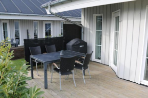 Skøn ferielejlighed midt i Marielyst by, Bogø By